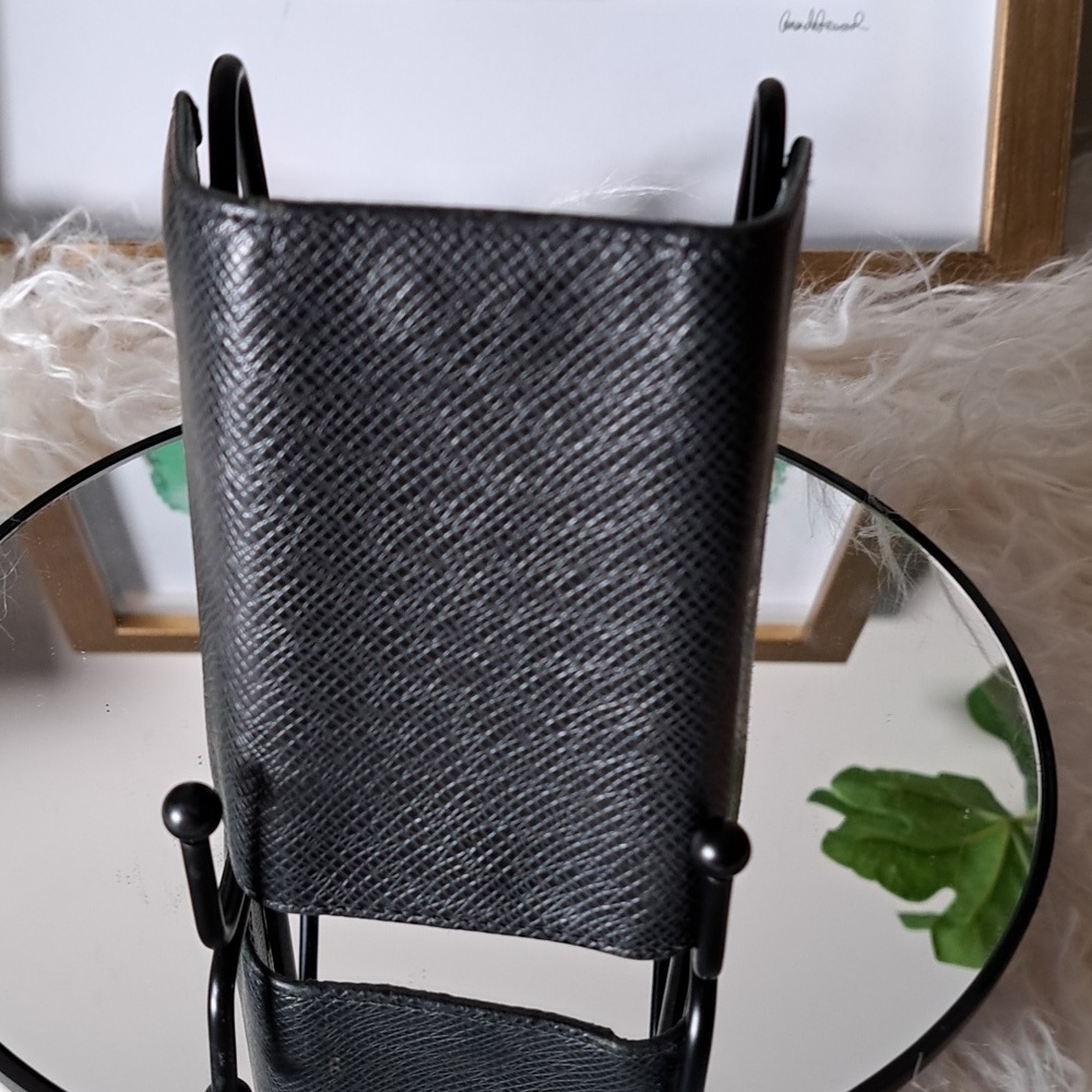 Louis Vuitton Taiga 4 Key Holder EUC - Picture 8 of 13